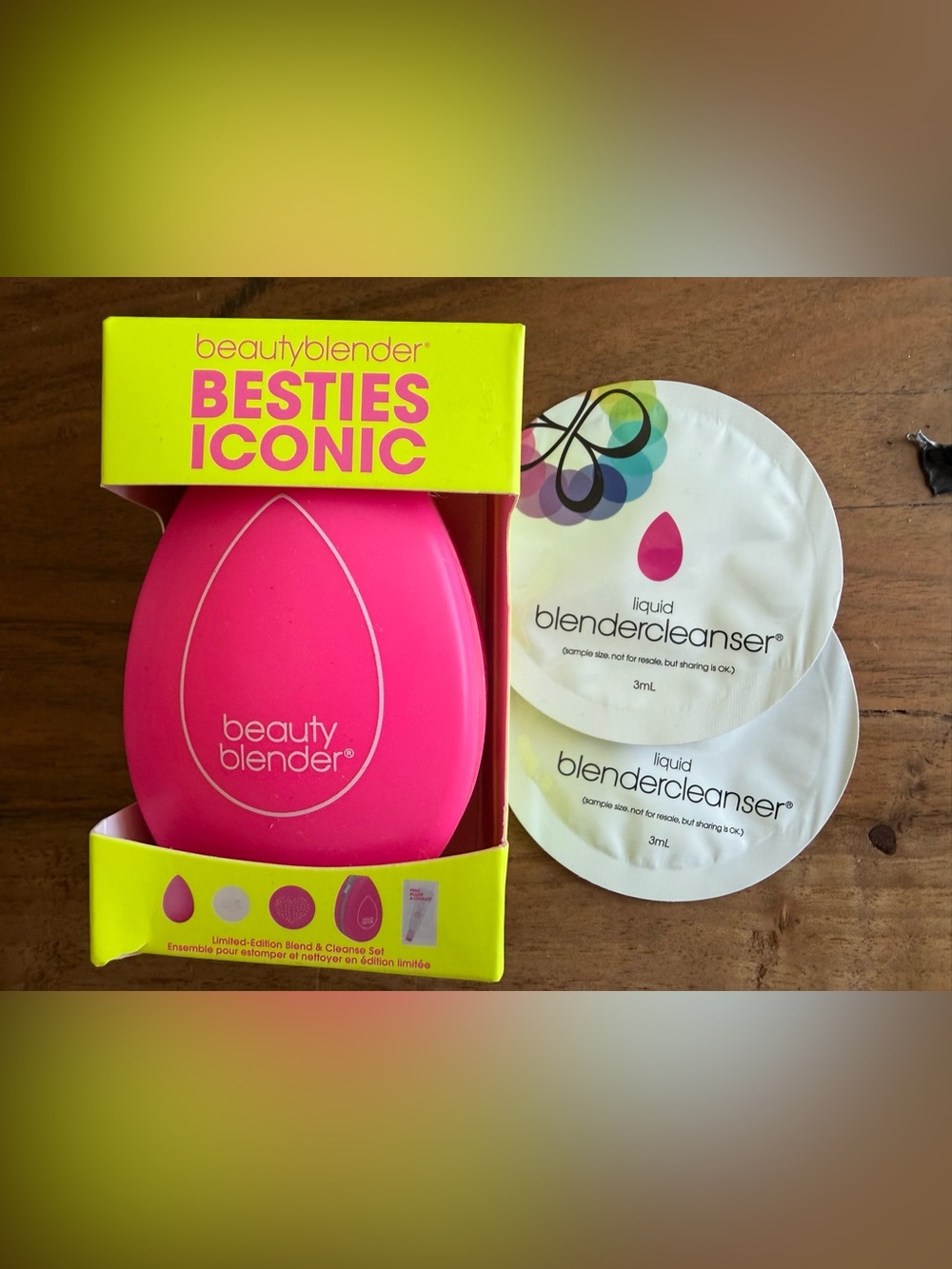 NIB Beautyblender Besties Iconic 5-Piece Set + Bonus Samples